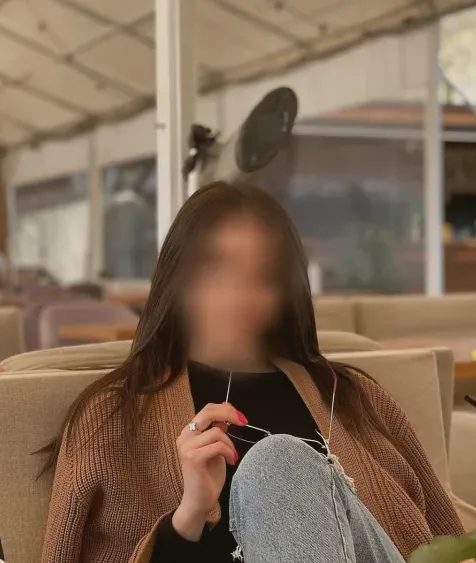 Daniela, 26