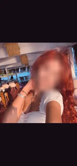 Daniela, 19