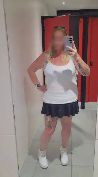 Lara, 39