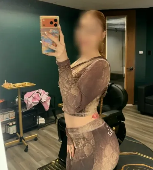 Luisa, 27
