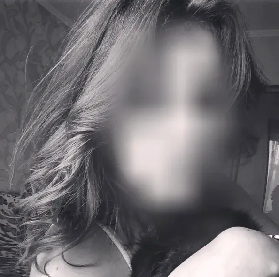 Manuela, 28