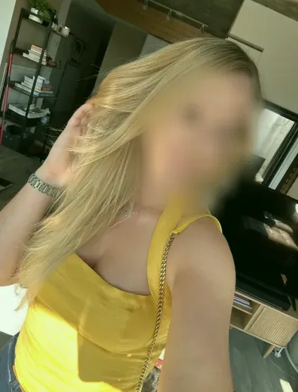 Melina, 37
